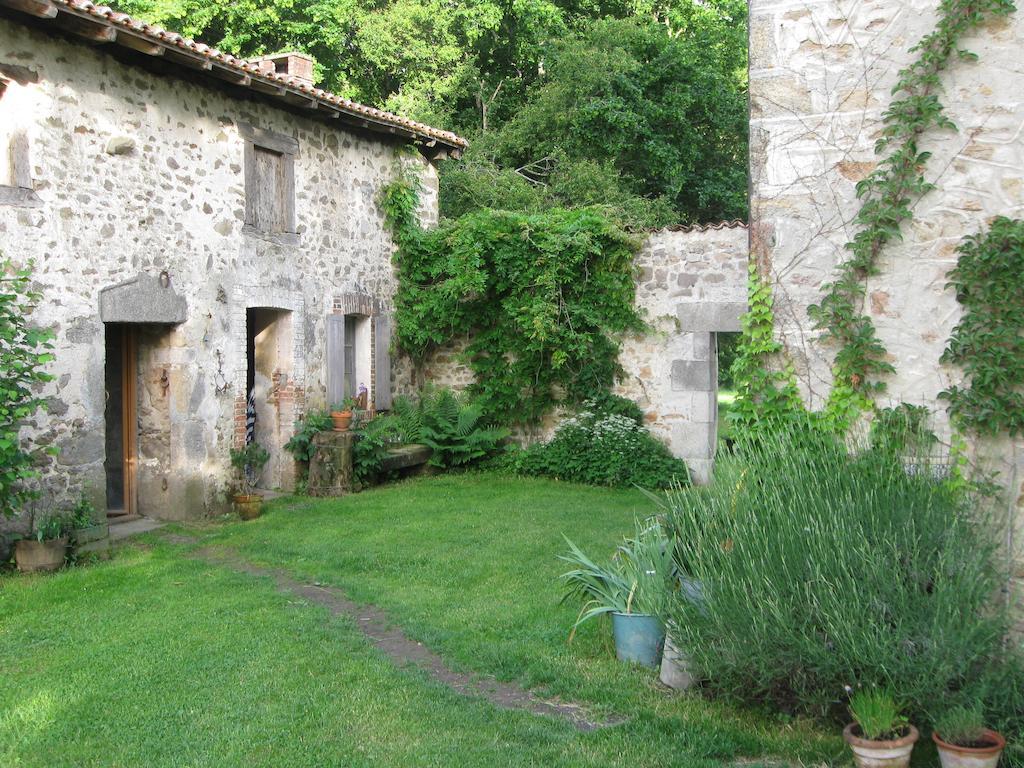 Le Domaine De Panissac Bed & Breakfast Berneuil  Luaran gambar