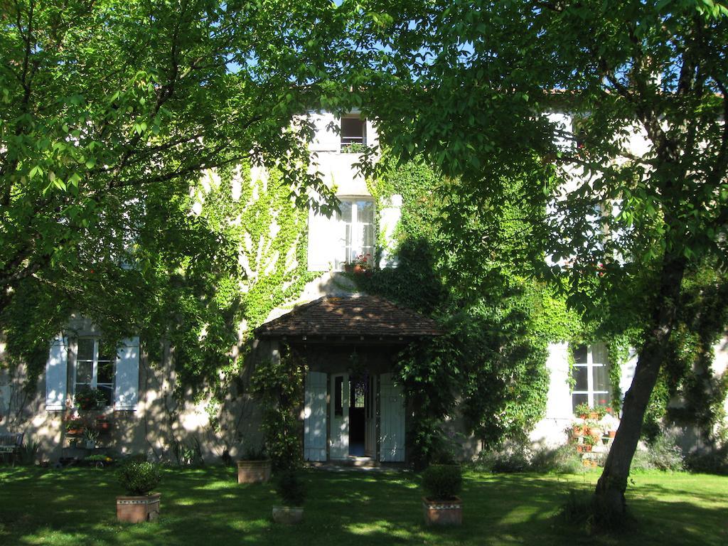 Le Domaine De Panissac Bed & Breakfast Berneuil  Luaran gambar